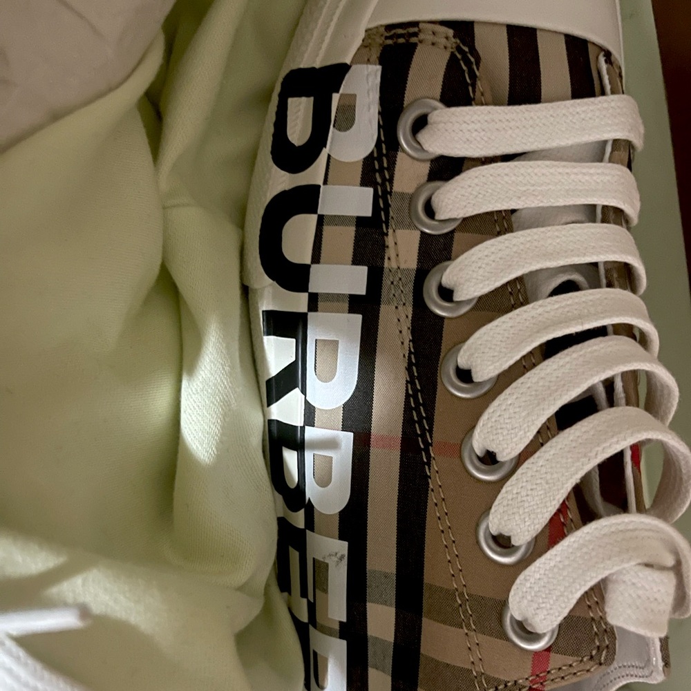 BURBERRY SNEAKERS